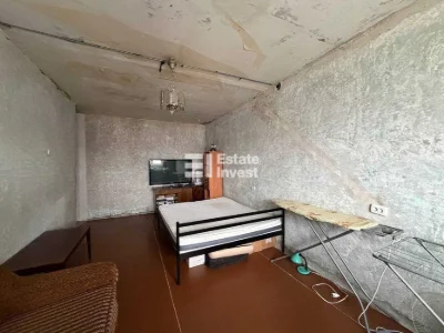 I will sell a 2-room apartment on Valentynivska Street, 60.