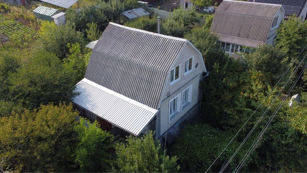Продаж будинку з міською пропискою та міськими комунікаціями