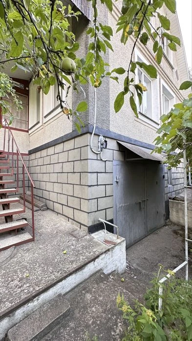 Продаж будинку з міською пропискою та міськими комунікаціями