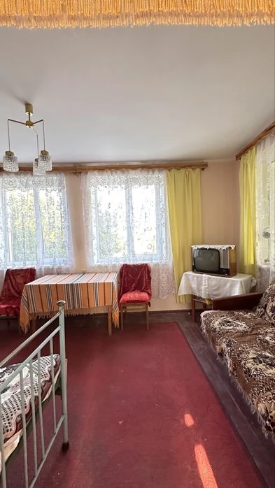 Продаж будинку з міською пропискою та міськими комунікаціями