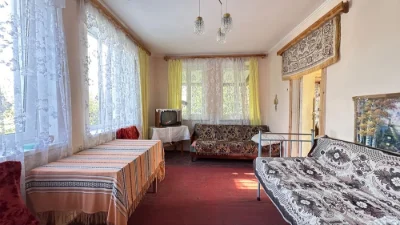 Продаж будинку з міською пропискою та міськими комунікаціями