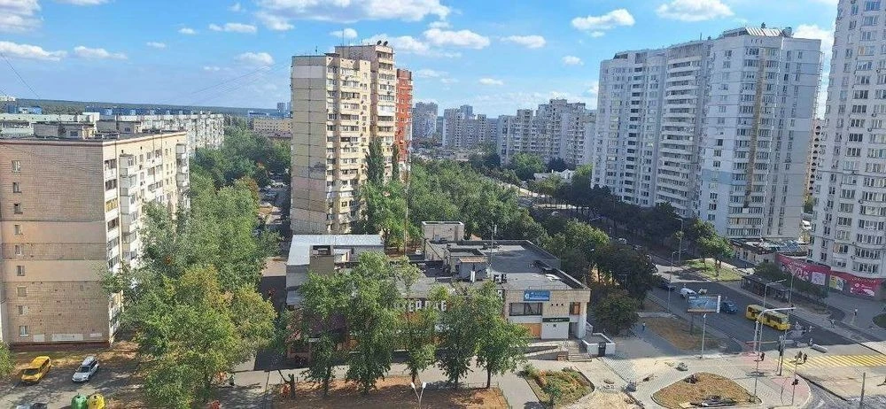 Оренда 2 К, вул. Тростянецька 47, Парк Партизанської слави,