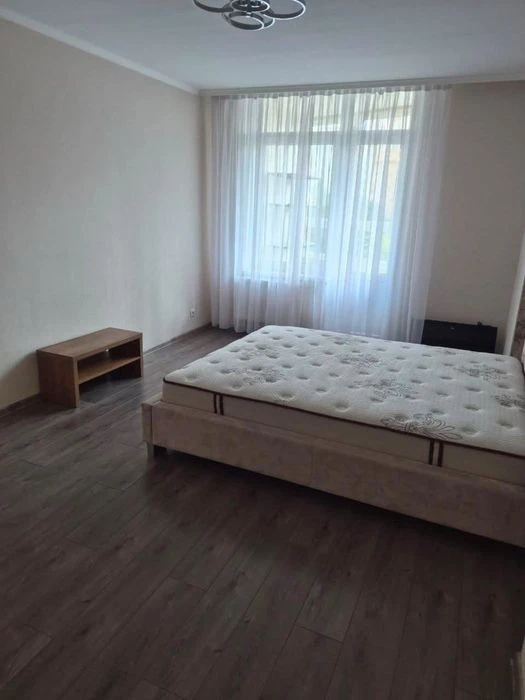 Здам в оренду 2к квартиру 76м2, вул. Урлівська 40