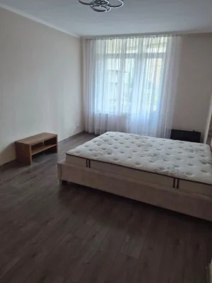 Здам в оренду 2к квартиру 76м2, вул. Урлівська 40