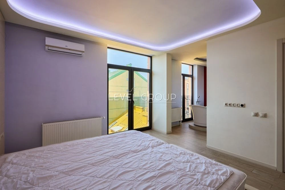 Дизайнерські апартаменти 3к. кв ( 152м2) ЖК Комфорт Таун Рег