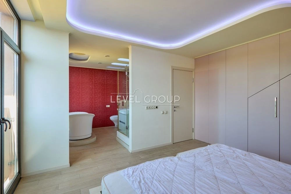 Дизайнерські апартаменти 3к. кв ( 152м2) ЖК Комфорт Таун Рег