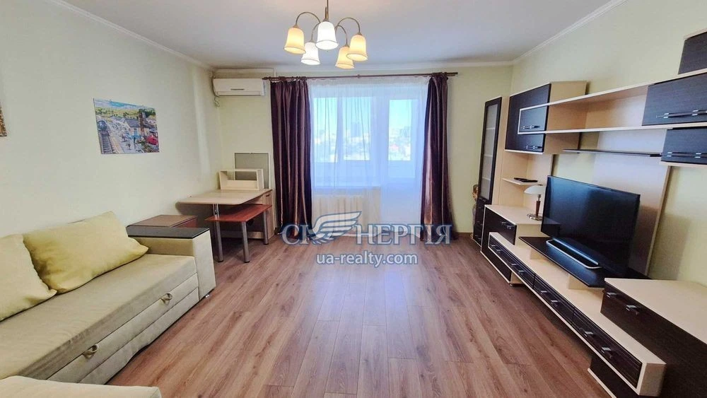 3-кім 67м. кв. Феодосійська, 4 метро Деміївська