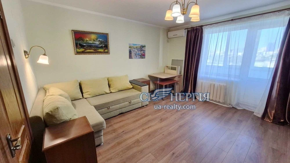 3-кім 67м. кв. Феодосійська, 4 метро Деміївська