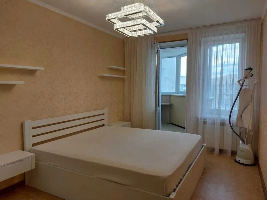 3-К, Ю. Здановської 54-А. м. Виставковий Центр -10хв, Лікогр