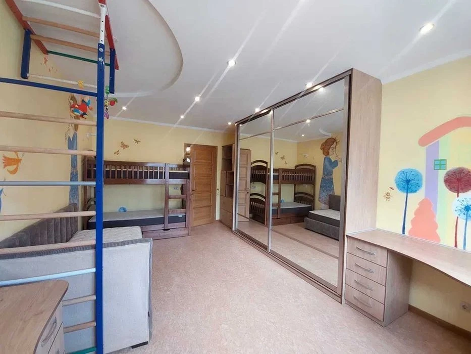 3-К, Ю. Здановської 54-А. м. Виставковий Центр -10хв, Лікогр