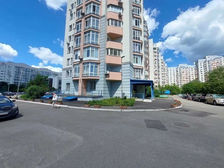 3-К, Ю. Здановської 54-А. м. Виставковий Центр -10хв, Лікогр