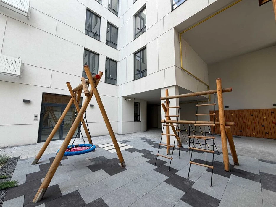 Продаж преміум квартири Коновальця 21