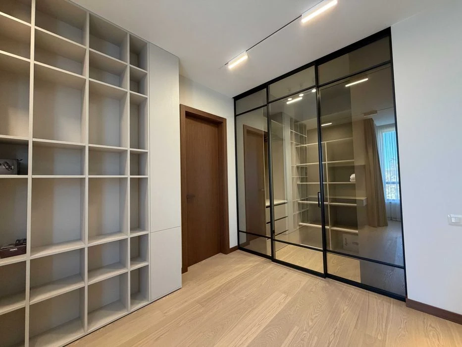 Продаж преміум квартири Коновальця 21