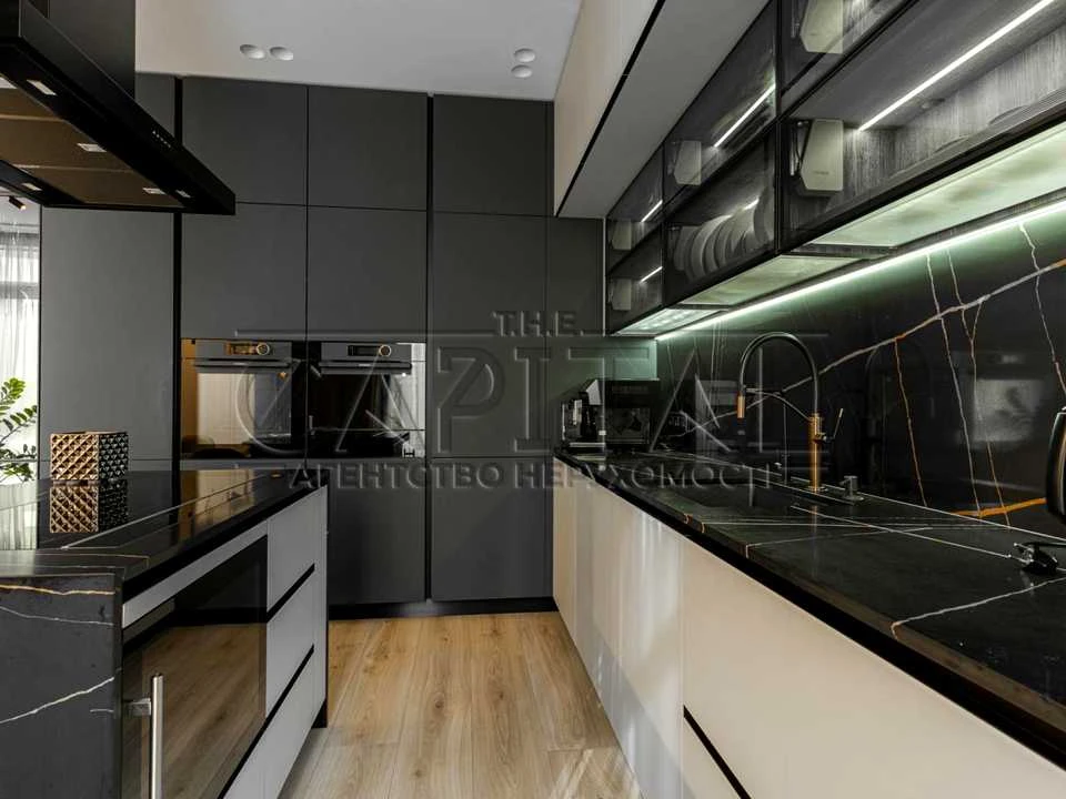 Apartment. Kyiv, Saperne Pole st.