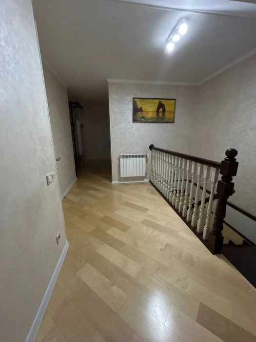 Продам дворівневу затишну та простору квартиру в районі Чайк