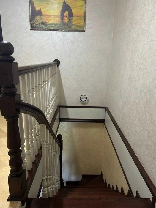 Продам дворівневу затишну та простору квартиру в районі Чайк
