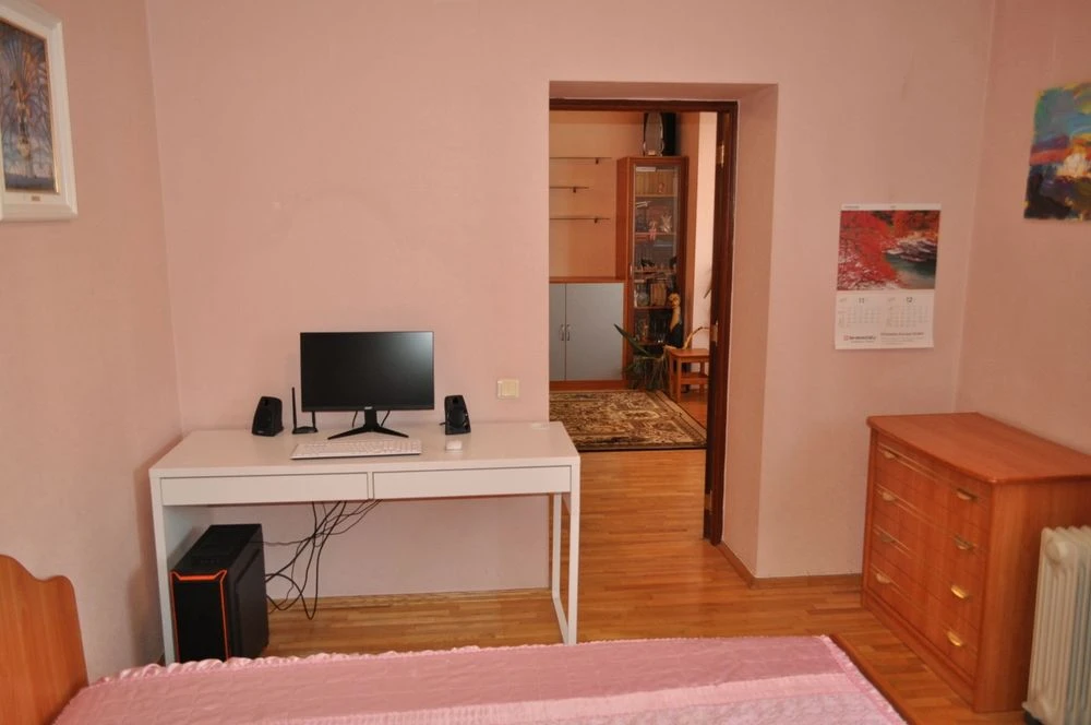 Продаж трикімнатної квартири, метро , ремонт, вул. Левка Лук