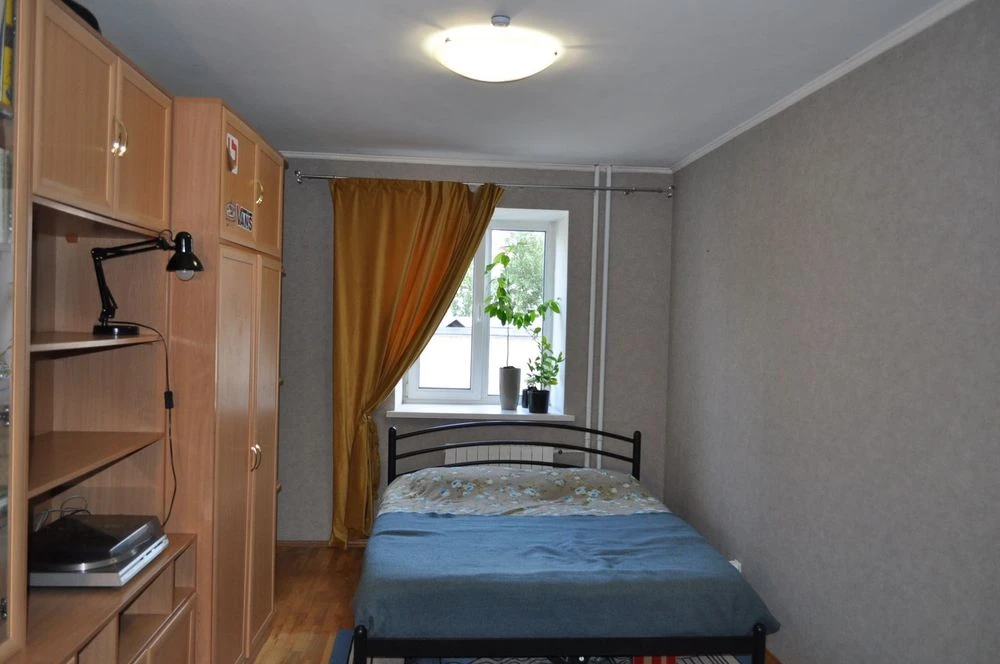 Продаж трикімнатної квартири, метро , ремонт, вул. Левка Лук