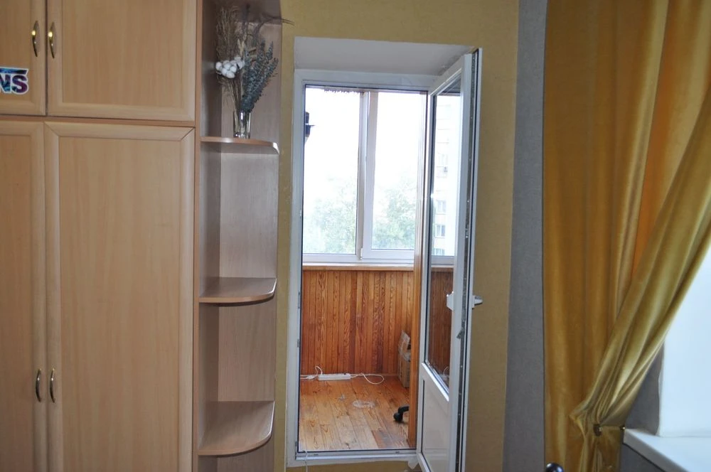Продаж трикімнатної квартири, метро , ремонт, вул. Левка Лук