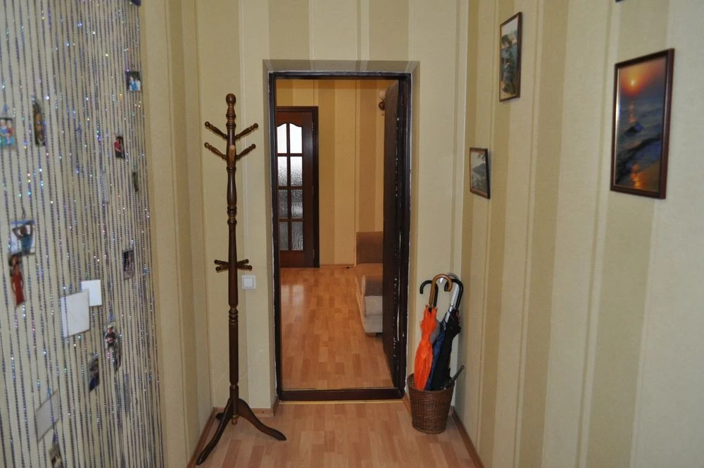Продаж трикімнатної квартири, метро , ремонт, вул. Левка Лук