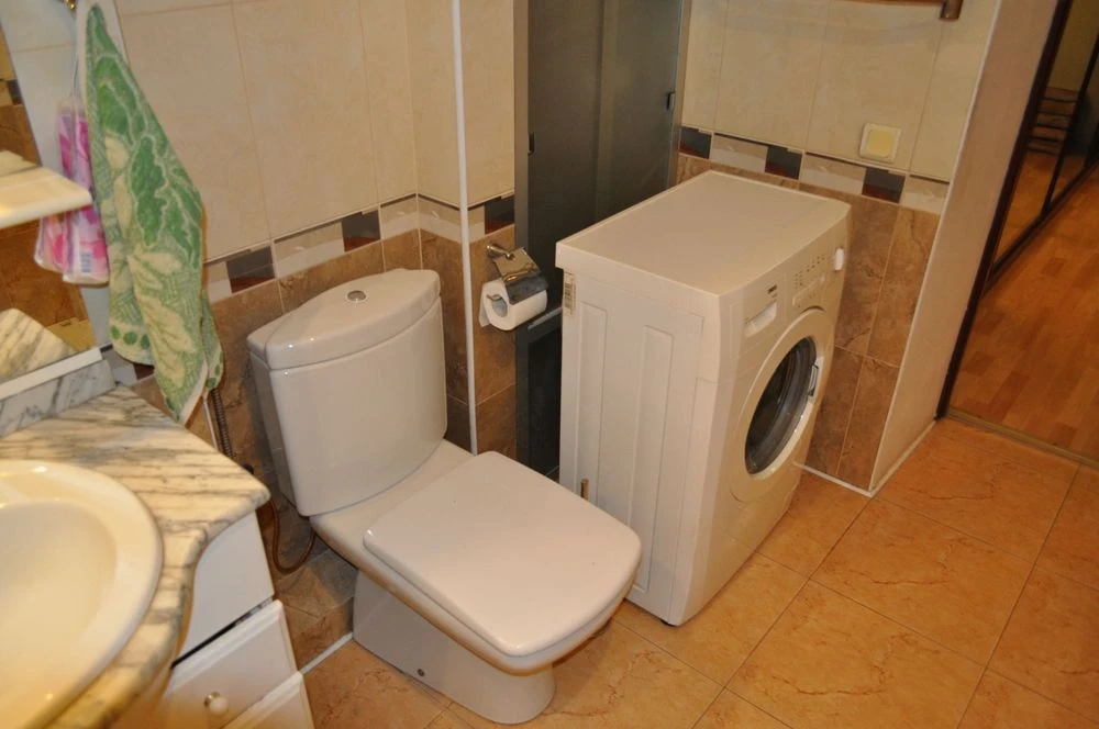 Продаж трикімнатної квартири, метро , ремонт, вул. Левка Лук
