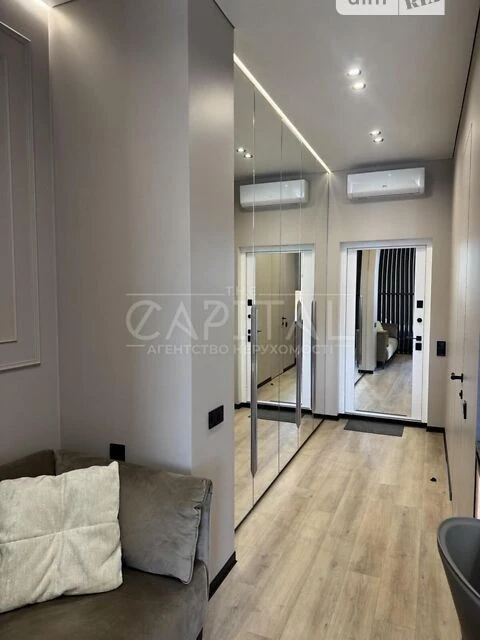 Продаж 1к квартири 37 кв. м на вул. Андрія Верхогляда 14А •