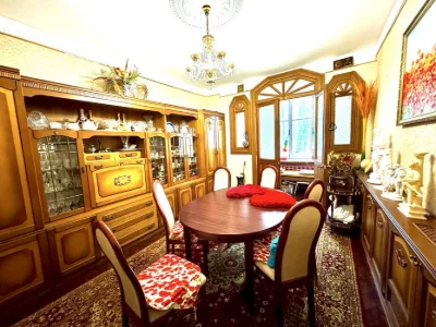 Продам 4-кімнатну квартиру, сталінка в центрі міста