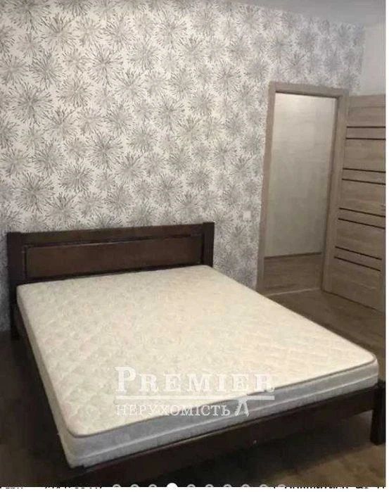 Простора 2 кімнатна квартира з ремонтом Сталінка вул. Ольгії