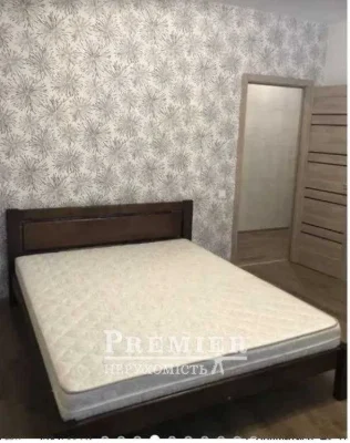 Простора 2 кімнатна квартира з ремонтом Сталінка вул. Ольгії