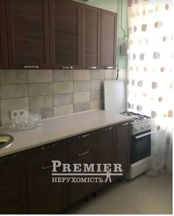 Простора 2 кімнатна квартира з ремонтом Сталінка вул. Ольгії