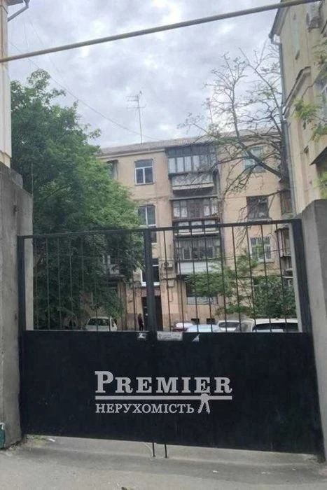 Простора 2 кімнатна квартира з ремонтом Сталінка вул. Ольгії