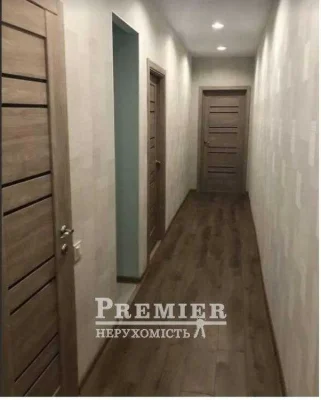 Простора 2 кімнатна квартира з ремонтом Сталінка вул. Ольгії