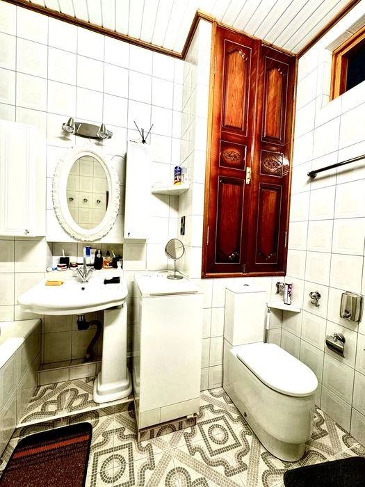 Продам 4-кімнатну квартиру, сталінка в центрі міста