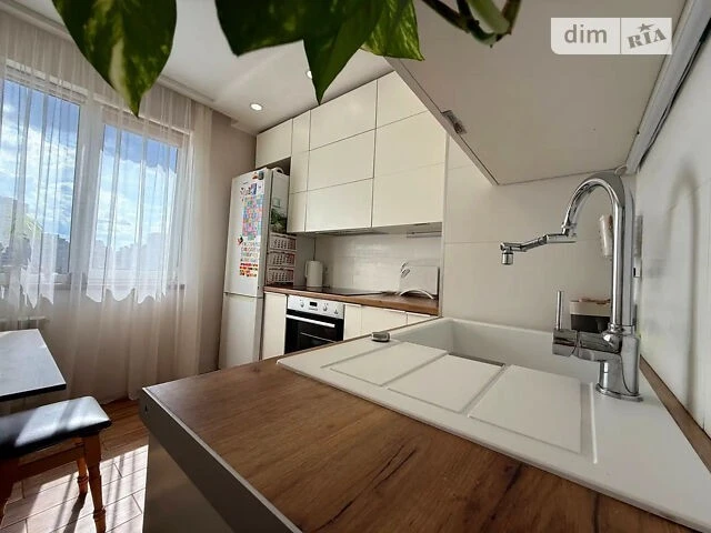 Продаж 2к квартири 56 кв. м на вул. Степана Олійника 19 • ID