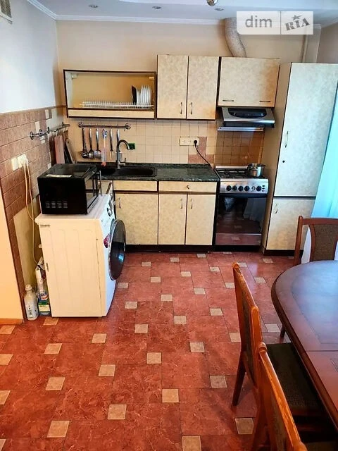 Продаж 3к квартири 84 кв. м на вул. Академіка Заболотного 13