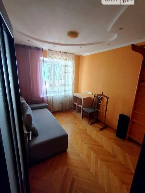 Продаж 3к квартири 84 кв. м на вул. Академіка Заболотного 13