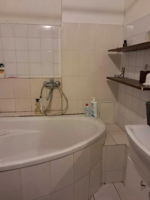 Продам 2 х комнатную  квартиру на Средней Косвенной Сталинка