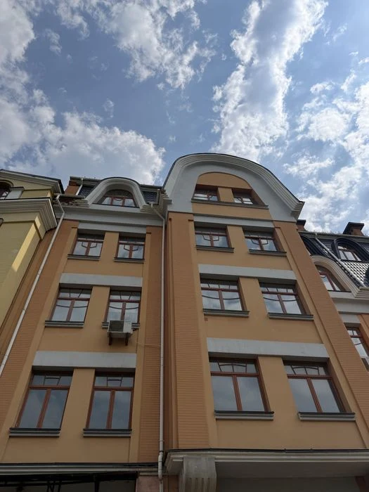 Продаж квартири Воздвиженка