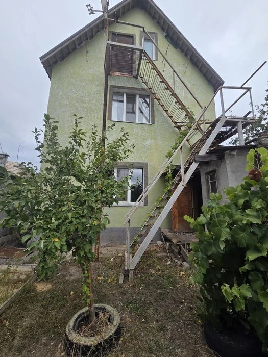 Продам домовладение с 2 домами на участке 9 соток! Индустриа