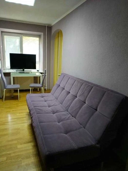 2 кімнатна квартира метро 10 хв.