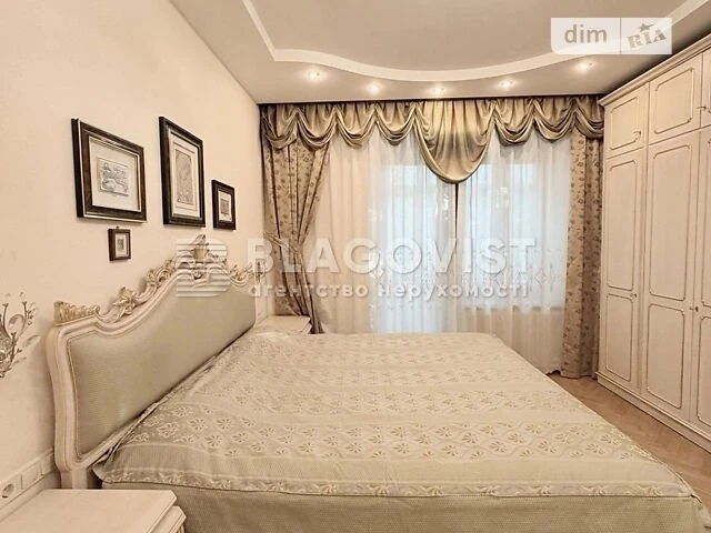 Продаж 3к квартири 90.4 кв. м на вул. Михайла Грушевського 3