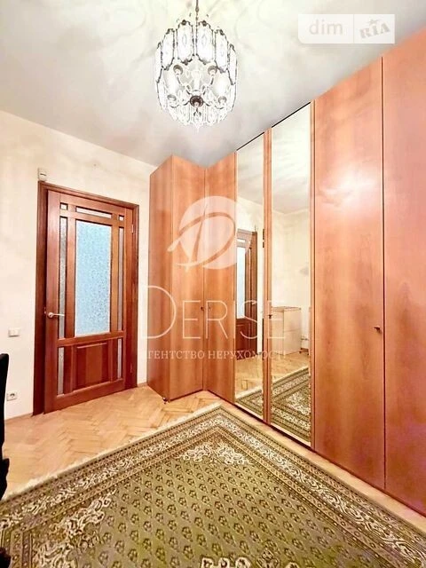 Продаж 3к квартири 90.4 кв. м на вул. Михайла Грушевського 3