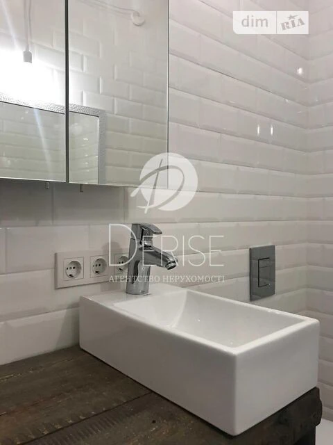 Продаж 1к квартири 32 кв. м на вул. Верхній Вал 40 • ID 3481