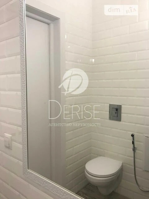 Продаж 1к квартири 32 кв. м на вул. Верхній Вал 40 • ID 3481
