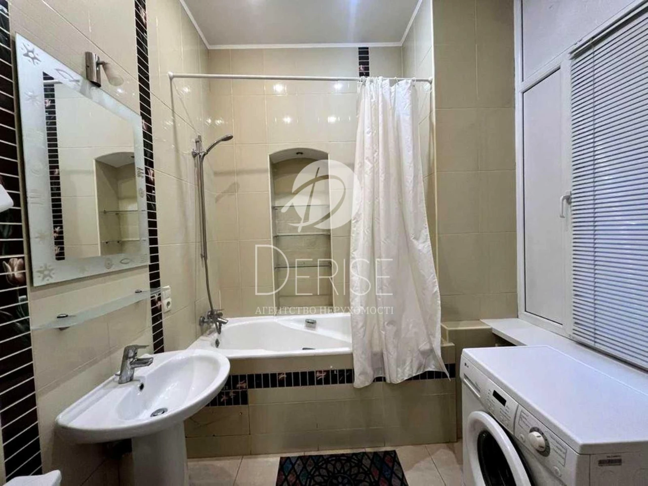 Продаж 3к квартири 79 кв. м на вул. Євгена Чикаленка 21Б • I