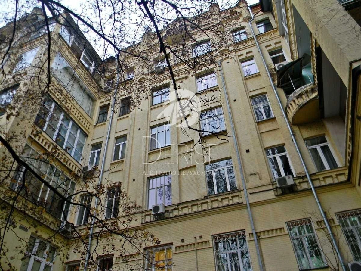 Продаж 3к квартири 79 кв. м на вул. Євгена Чикаленка 21Б • I