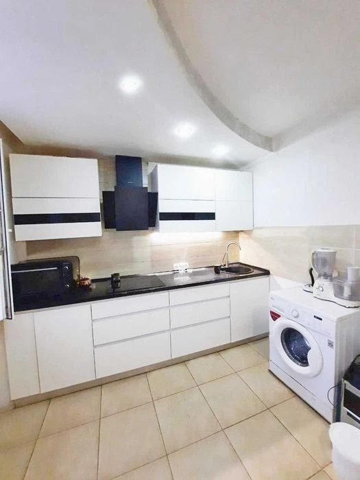 Продам 3 кім.квартиру 82 кв.м. Евроремонт, техніка, меблі