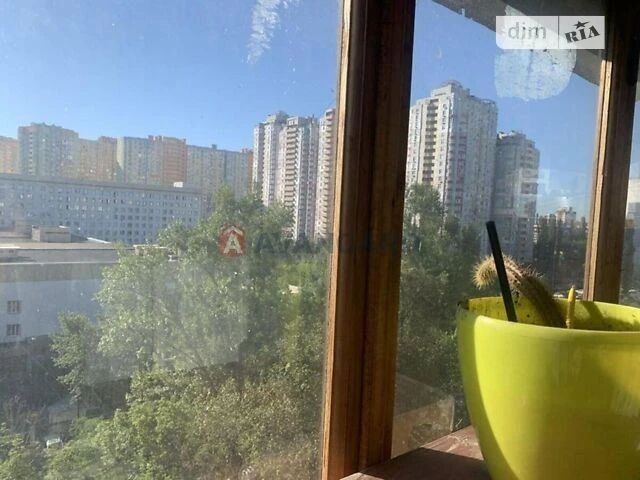 Продаж 1к квартири 29 кв. м на просп. Дмитра Павличка 10А •