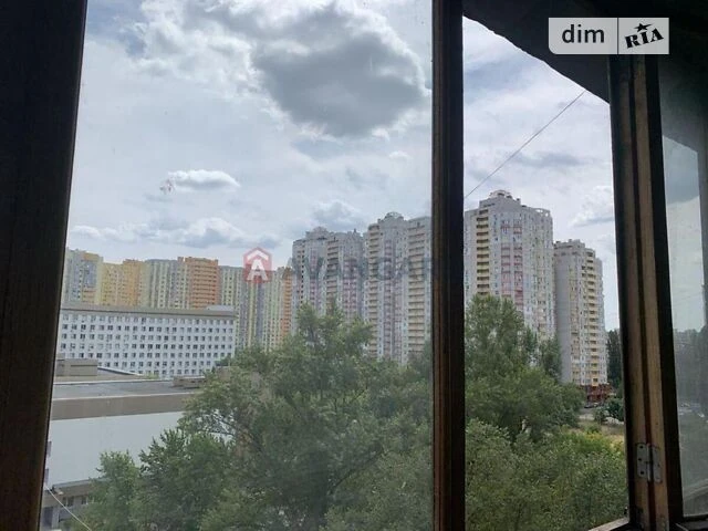 Продаж 1к квартири 29 кв. м на просп. Дмитра Павличка 10А •