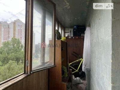 Продаж 1к квартири 29 кв. м на просп. Дмитра Павличка 10А •